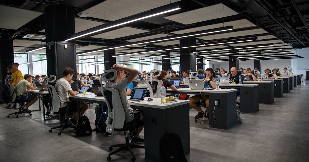 Cómo implementar ISO 27001 Anexo A.6.3 sin morir en el intento